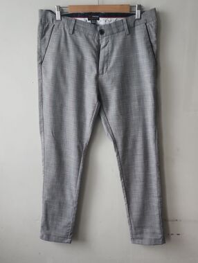 Men's Grey Plaid Dress Pants - Modern Tailored Fit. New Without Tag